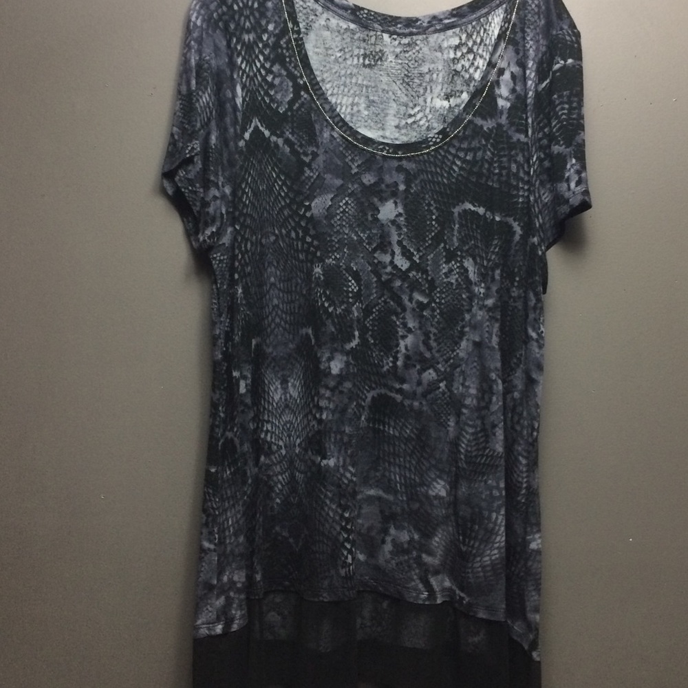 Gray snake shirt